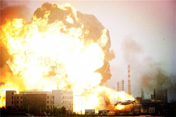 J9官网电缆快讯－包头一小区电缆屡次爆炸没人管！